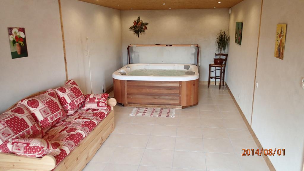 Villa Au Nid D'Hirondelles Saint-Andre-de-Chalencon Habitación foto