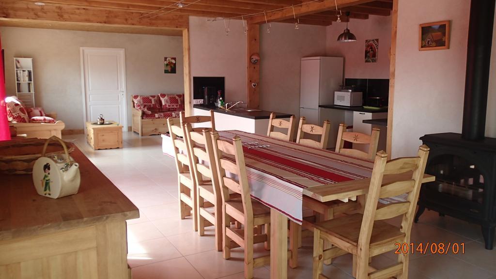 Villa Au Nid D'Hirondelles Saint-Andre-de-Chalencon Habitación foto