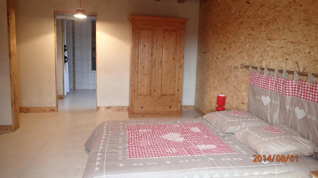 Villa Au Nid D'Hirondelles Saint-Andre-de-Chalencon Habitación foto